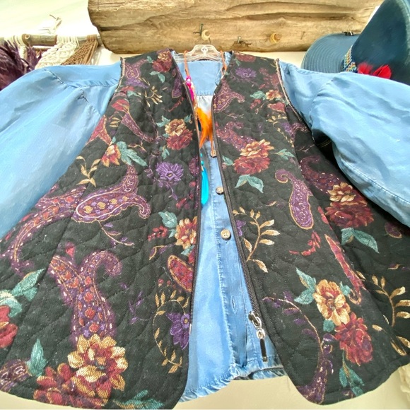 ✨ MADE in CANADA upcycled vintage quilted boho vest w paisley southwestern vibe - Picture 4 of 14